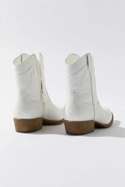 Best Pirce 🤩 Women's Matisse Footwear Pistol Western Boot White 😍 -Dr. Martens Sales unnamed file 1013