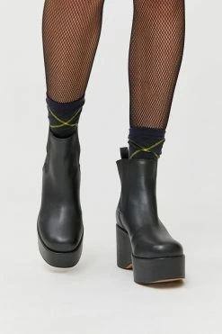 Best deal 🧨 Urban Outfitters 👩 Women's UO Gina Platform Chelsea Boot Black 👍 -Dr. Martens Sales unnamed file 1332