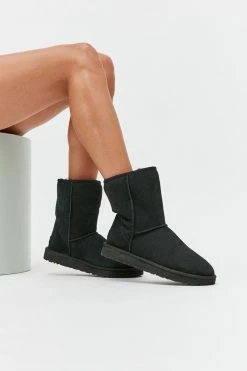 Hot Sale 💯 Women's UGG Classic II Boot Black 🔔