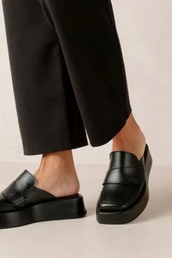 Top 10 👏 Women's SVEGAN Tempera Vegan Leather Mule Loafer Black ⌛