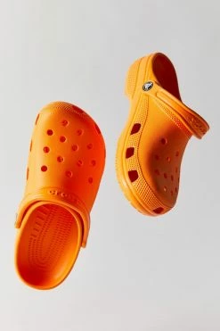 Coupon 🎉 Women's Crocs Classic Clog Orange 😍