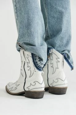 Cheapest 🔔 Matisse Footwear 👩 Women's Coconuts By Matisse Above Board Cowboy Boot White ❤️ -Dr. Martens Sales unnamed file 614