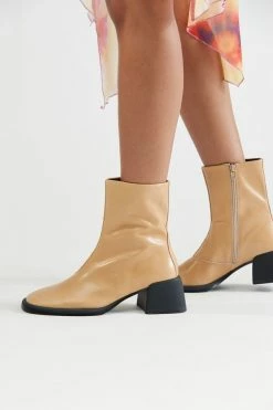 Flash Sale 🤩 Women's Vagabond 👟 Shoemakers Ansie Boot Almond 🎉