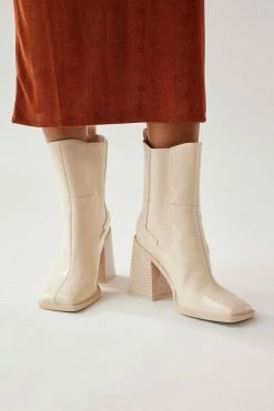 Brand new 🛒 Women's Circus NY Lauren Boot Vanilla Bean 😍