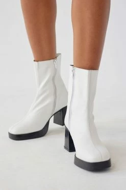 Cheapest 🥰 Urban Outfitters 👩 Women's UO Lara Zip-Up Boot Ivory 🤩