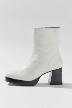 Cheapest 🥰 Urban Outfitters 👩 Women's UO Lara Zip-Up Boot Ivory 🤩 -Dr. Martens Sales unnamed file 729