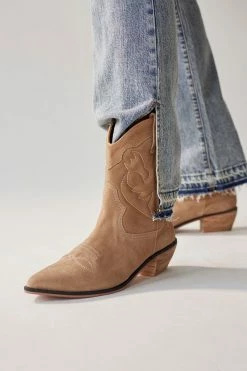 New 😉 Urban Outfitters 👩 Women's UO Fallon Suede Cowboy Boot Taupe 😀