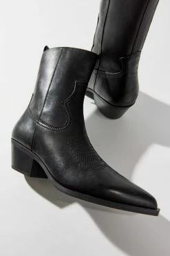 Cheapest ✔️ Women's Steve Madden Kendal Western Boot Black 🥰